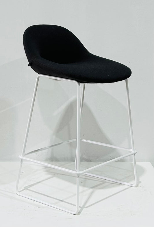 Artifort - Beso Counter Stool Sled