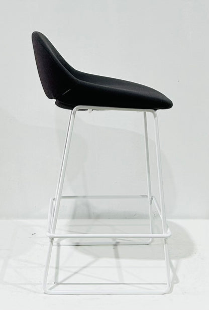 Artifort - Beso Counter Stool Sled